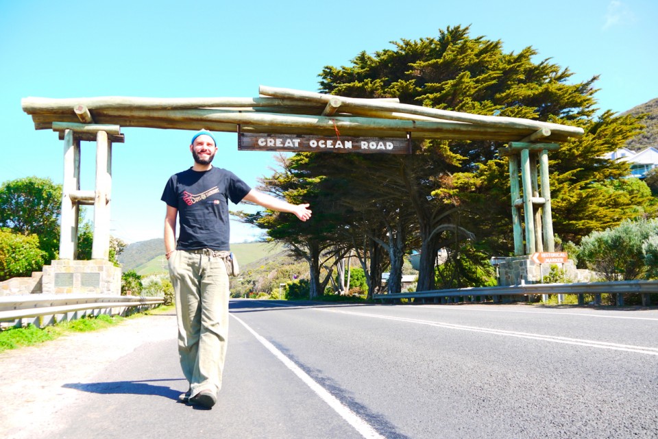 01 hitchhiking Great Ocean Road