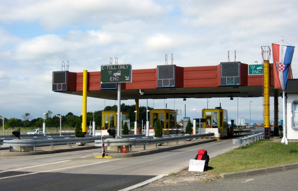 06 pay tolls