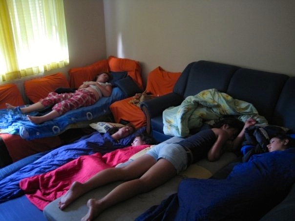 11-five-couchsurfers.jpg